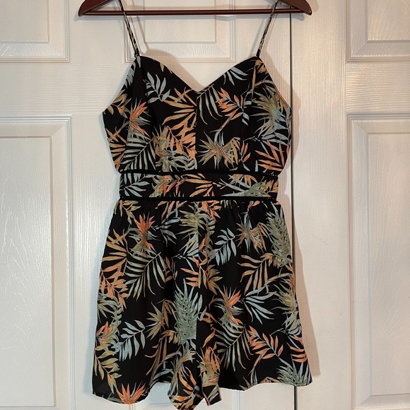 Sienna Sky, Leaf Print Romper - Size S - Picture 1 of 5